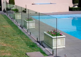 هندریل شیشه ای برای استخر: ایمنی و زیبایی در کنار آب