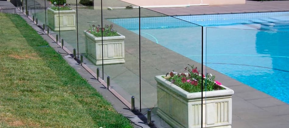 هندریل شیشه ای برای استخر: ایمنی و زیبایی در کنار آب