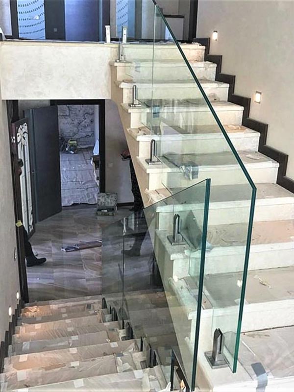 تجربه شخصی من با نرده شیشه‌ ای مدرن
