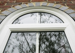 پنجره دوجداره کمانی