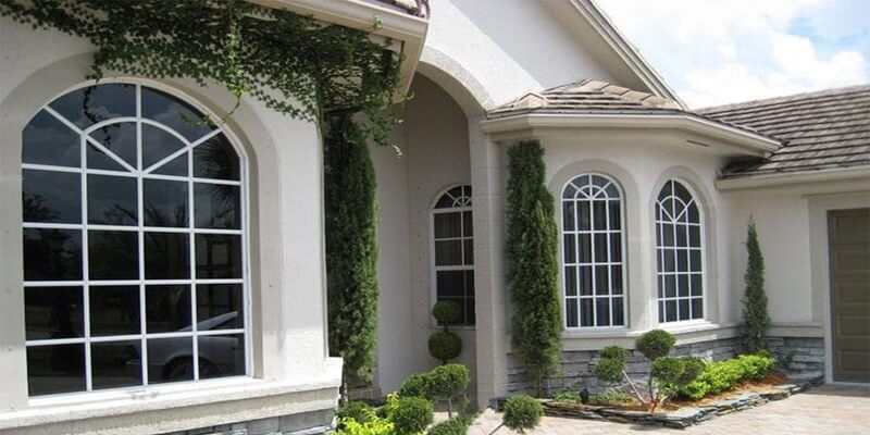 پنجره دوجداره خم چیست و چه ویژگی‌ هایی دارد؟