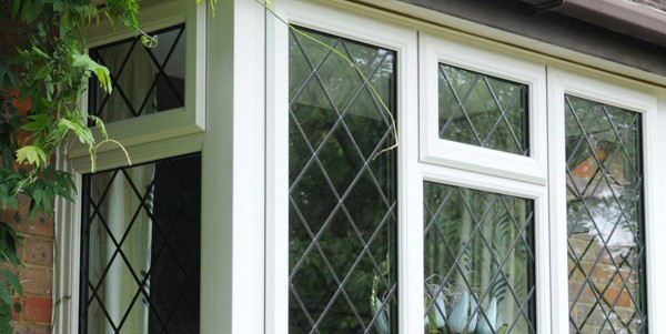 شیشه دوجداره طرح دار چیست و چگونه ساخته می‌شود؟