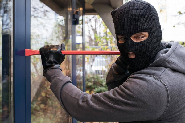 تفاوت امنیتی پنجره دوجداره ضد سرقت با حفاظ فلزی