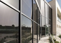 تفاوت کرتین وال و ترمال بریک؛ راهنمای کامل انتخاب نمای مدرن ساختمان